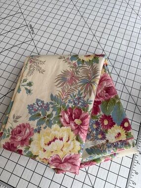 Vintage 1950s Floral Cotton Fabric 5 Yards Cottage Roses Polished Cotton 35” W